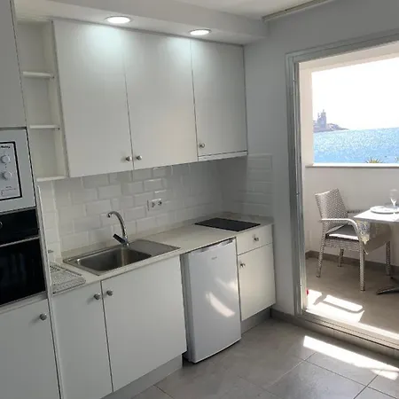 Sunny Day Deluxe Apartment